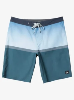 Quiksilver Boys 8-16 Everyday Division 17" Board Shorts